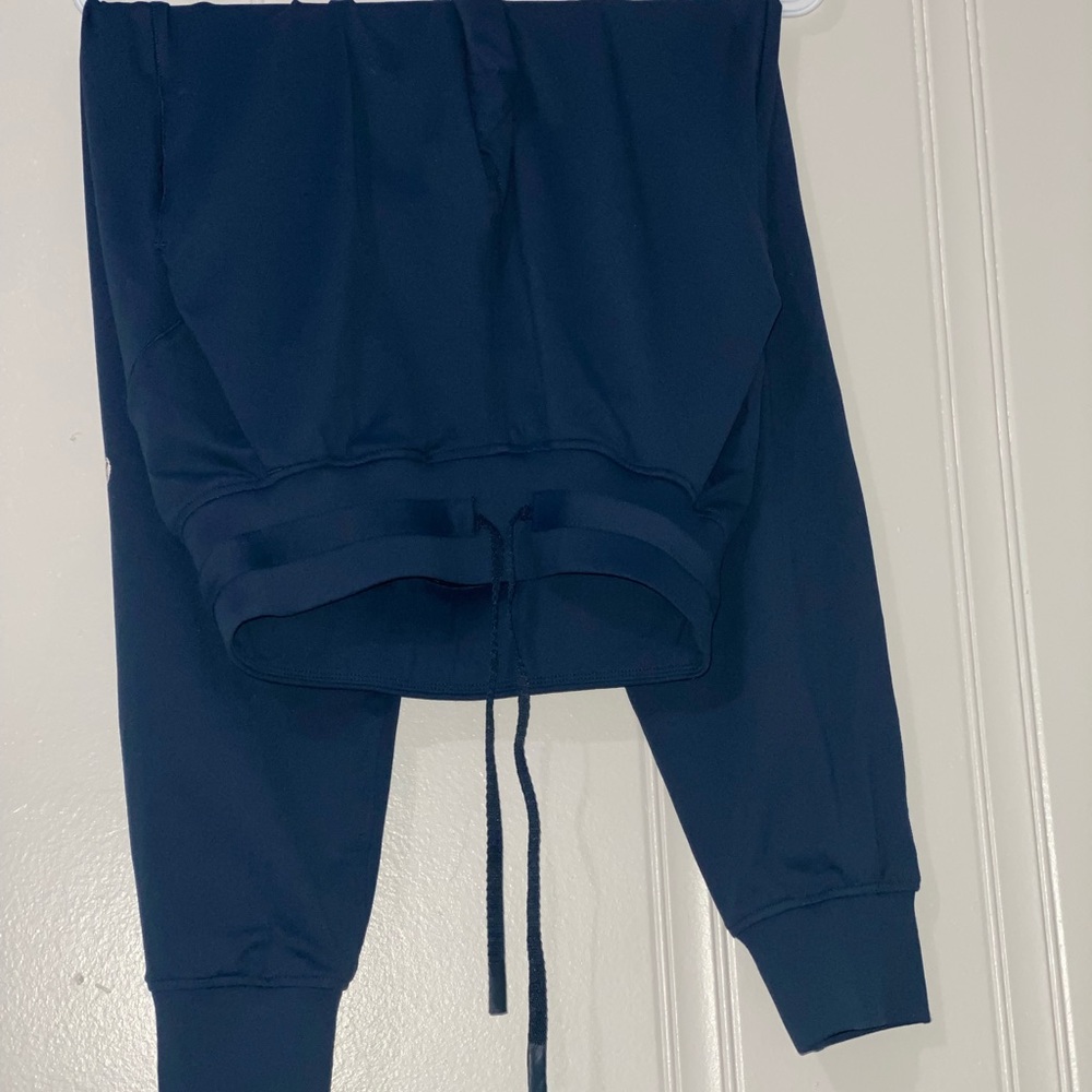 Lululemon - Picture 4 of 4